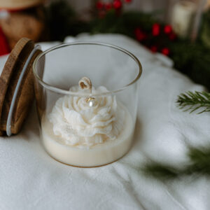 Hand-poured soy candle by Laboratorium Kreatywności
