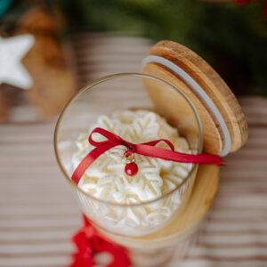 Hand-poured Christmas soy candle by Laboratorium Kreatywności