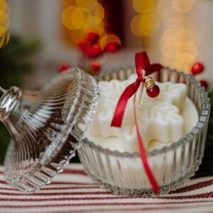 Hand-poured Christmas soy candle by Laboratorium Kreatywności